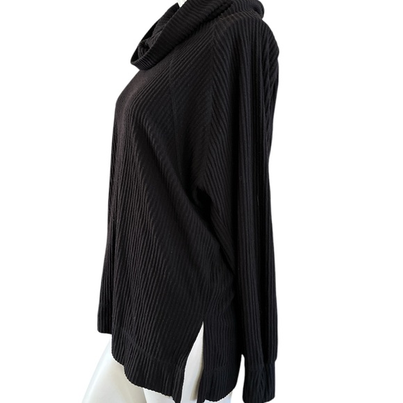 Super cute Jane and Delancey turtleneck sweater - Picture 4 of 7